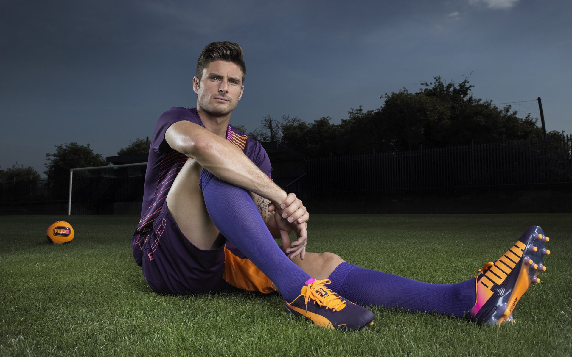 队长受伤或影响联赛排名,马赛战绩存变数需警惕,马赛队徽