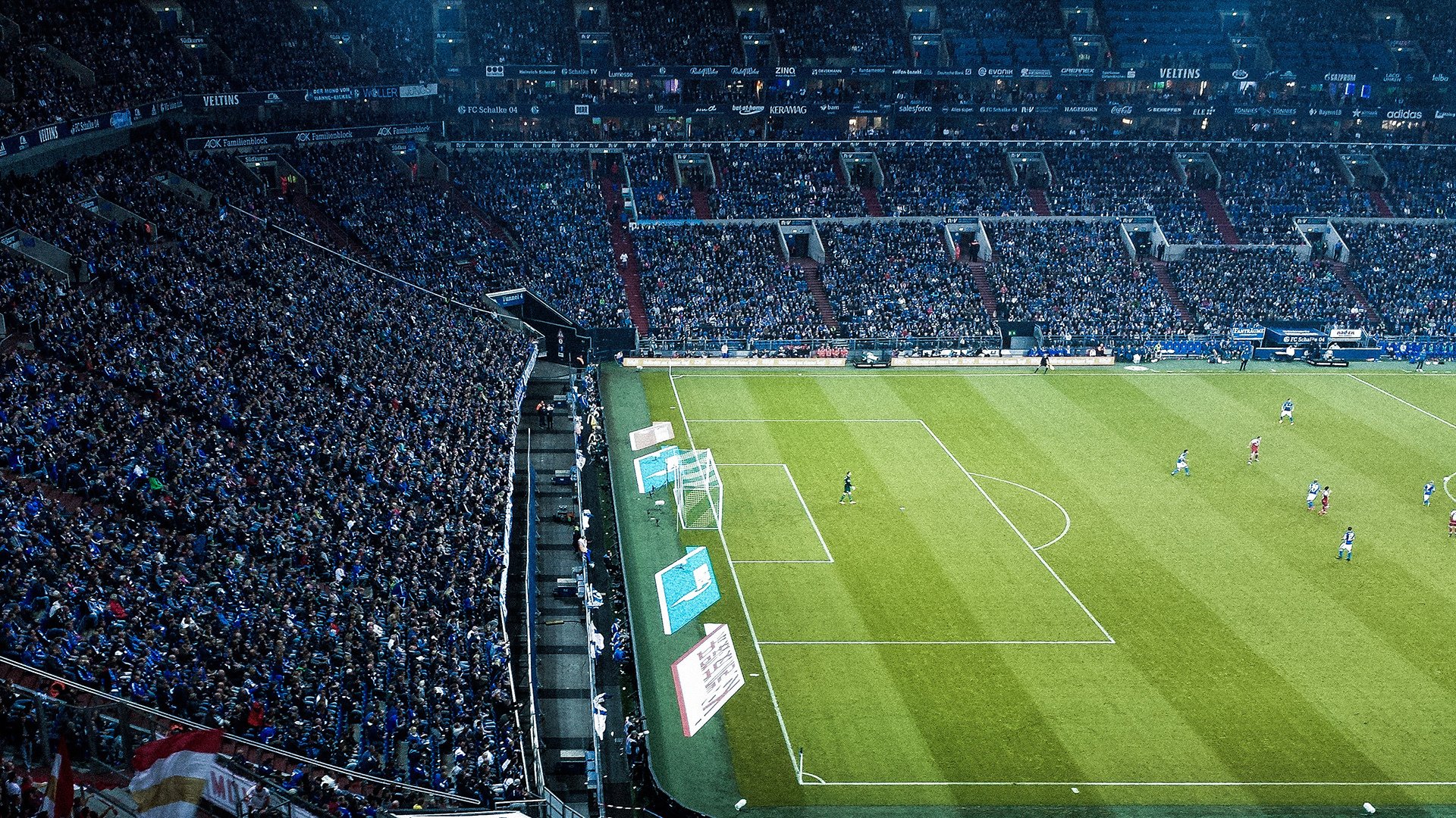 勒沃库森围绕中路组织展开压迫,勒沃库森吧